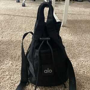 ALO YOGA Bucket bag